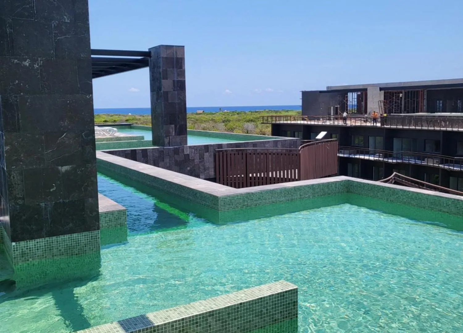 Apartment With Private Jacuzzi, Rooftop Pools & Free Beach Club
