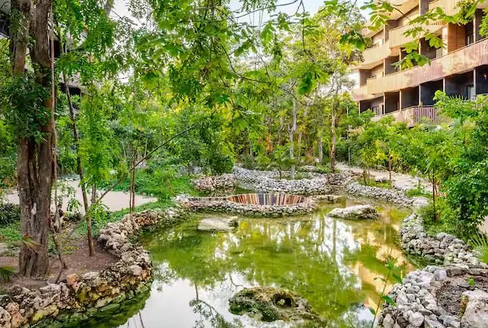 Apartment With Private Jacuzzi, Rooftop Pools & Free Beach Club