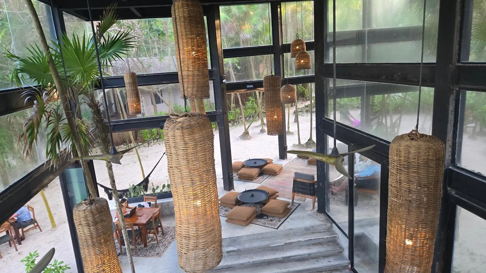 Apartment With Private Jacuzzi, Rooftop Pools & Free Beach Club